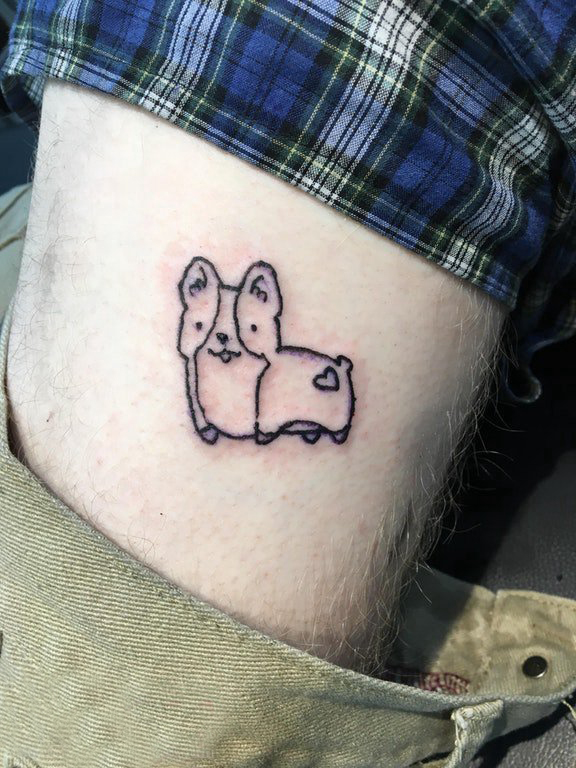 小狗纹身图片  男生大腿上极简的小狗纹身图片