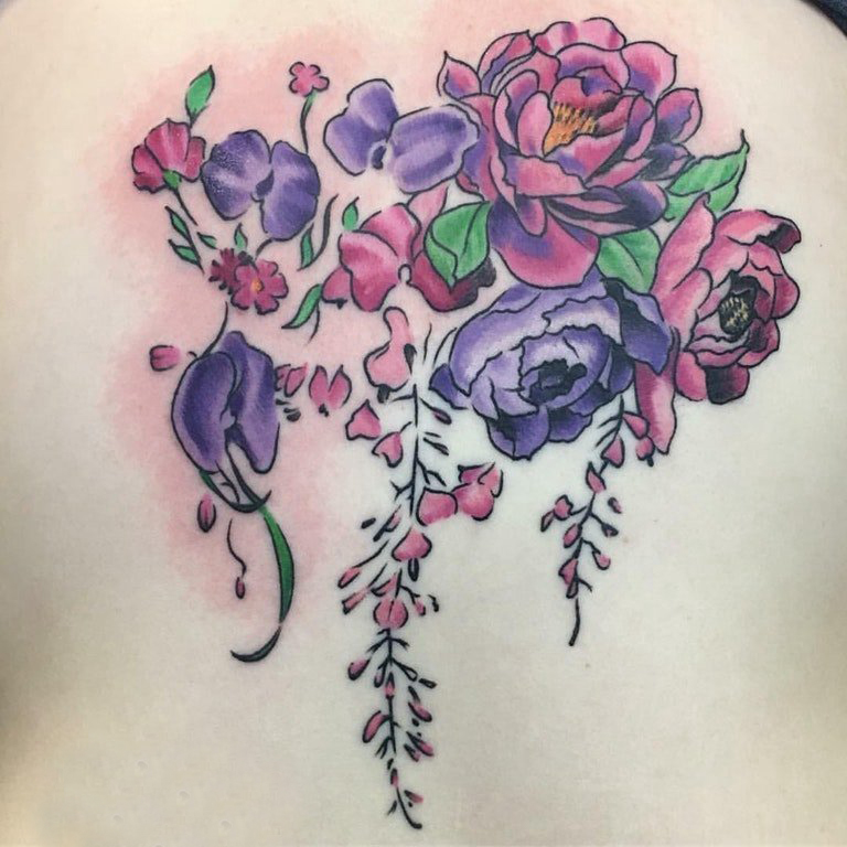 小清新植物纹身 女生后背上彩色的植物纹身图片