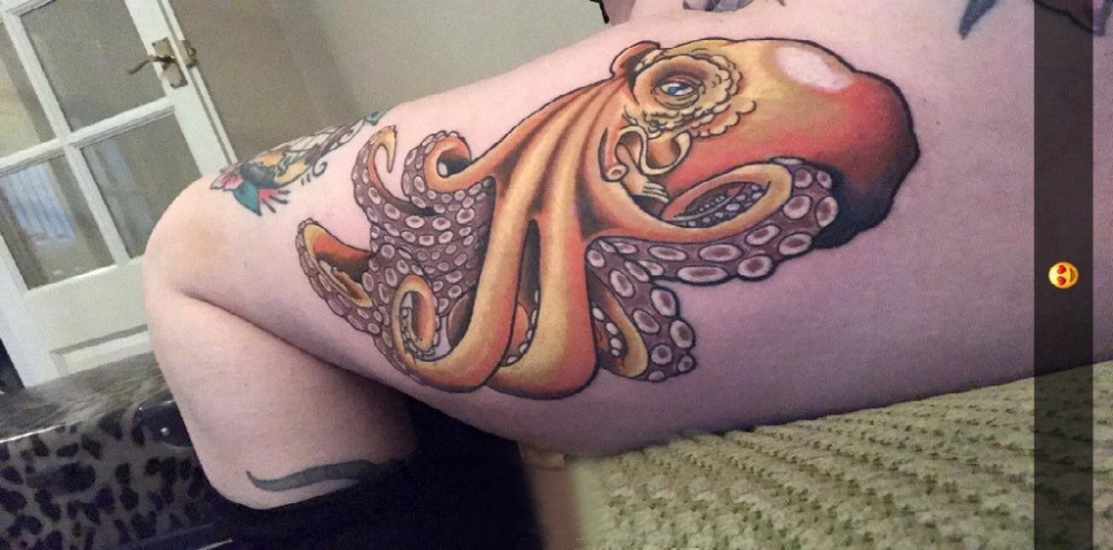 章鱼纹身图案  女生大腿上彩绘的章鱼纹身图片