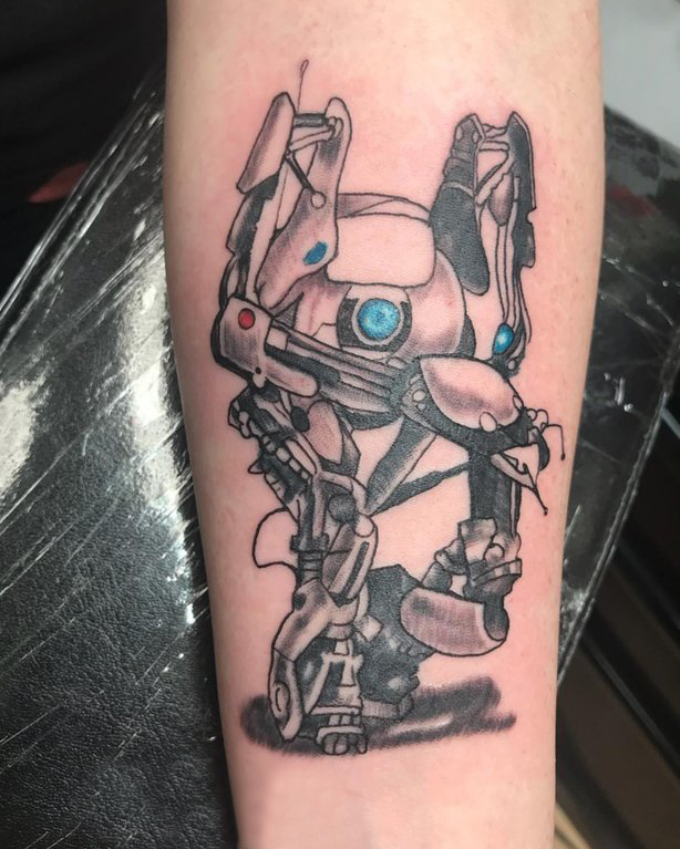 机器人纹身 男生手臂上生动的机器人纹身图片