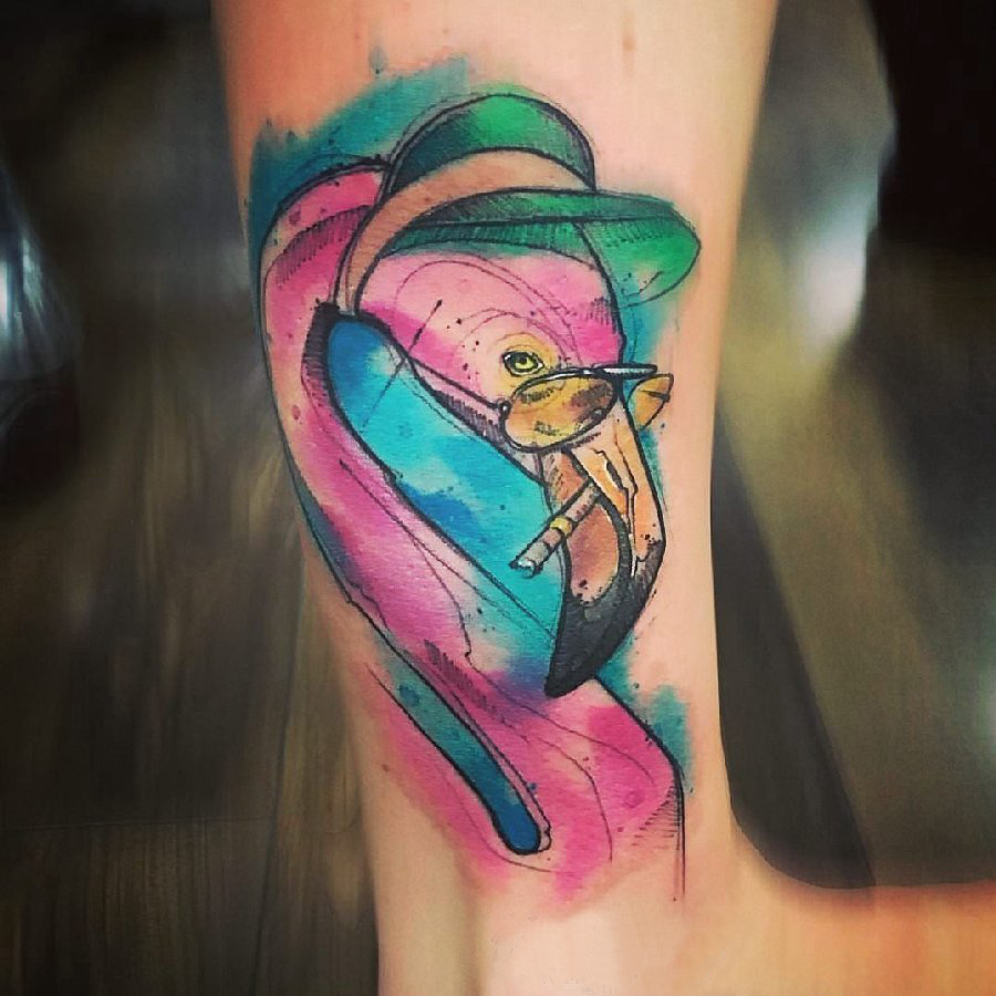 百乐动物纹身 女生小腿上彩色的火烈鸟纹身图片