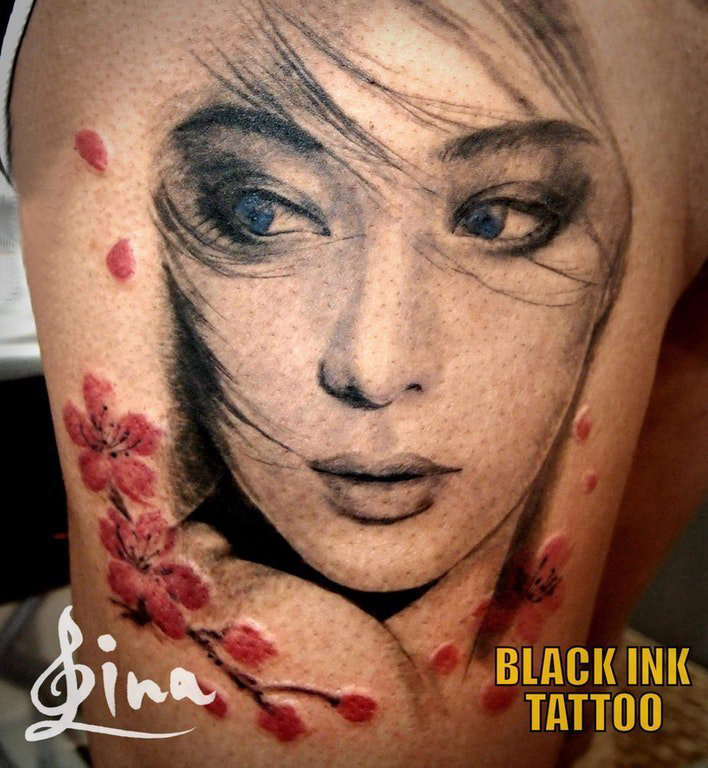 人物肖像纹身  女生大腿上素描的人物肖像纹身图片
