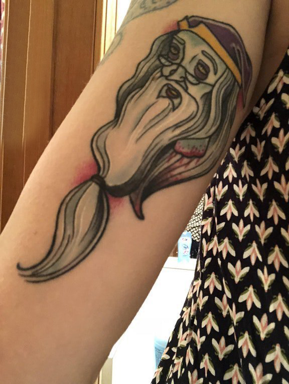 纹身图案女生手臂  女生手臂上彩绘的人物肖像纹身图片
