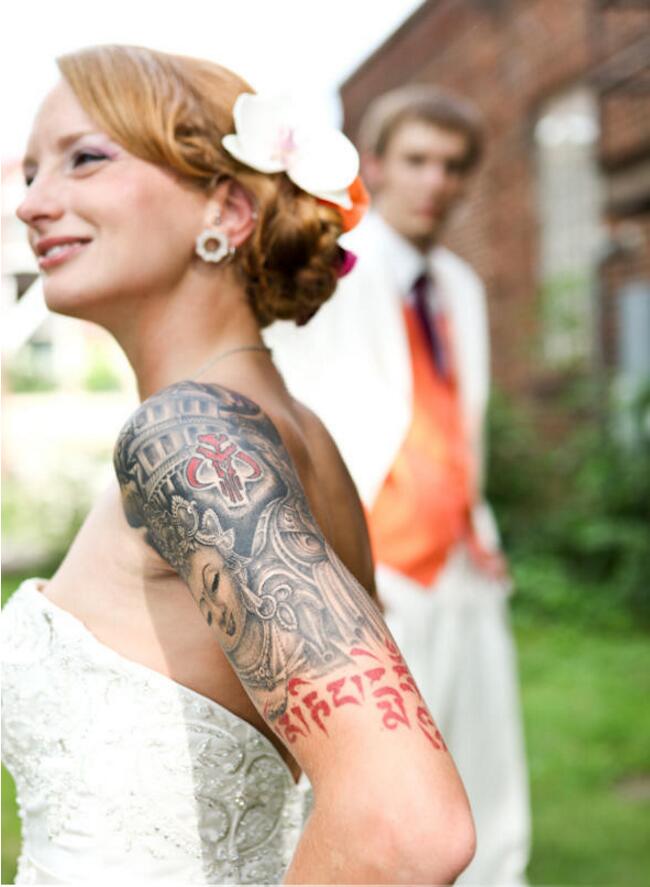 美丽的婚纱与纹身新娘II