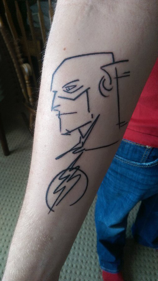蝙蝠侠纹身 男生手臂上黑色的蝙蝠侠纹身图片