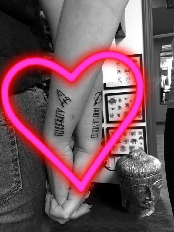 情侣纹身小图案手腕  情侣手腕上黑色的小图案纹身图片