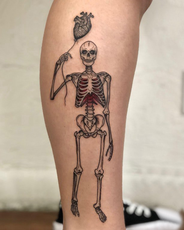 欧美小腿纹身 女生小腿上心脏和骷髅纹身图片