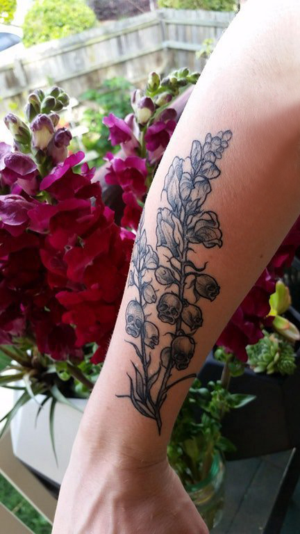 植物纹身  女生手臂上唯美的植物纹身图片