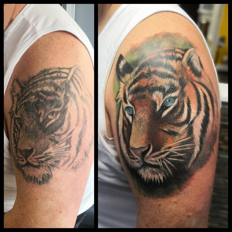 老虎头纹身图案  男生大腿上素描的老虎头纹身图片
