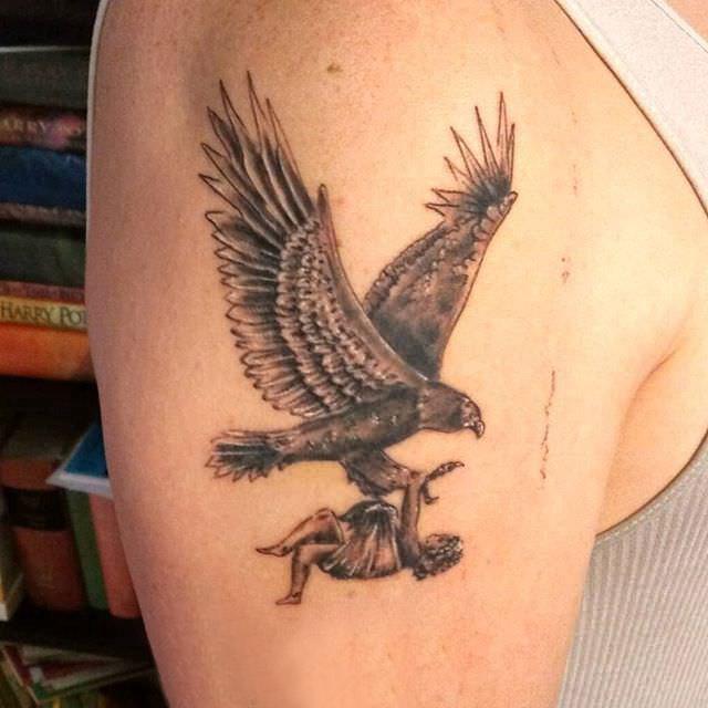 老鹰和女人纹身图案  男生手臂上创意老鹰和女人纹身图片