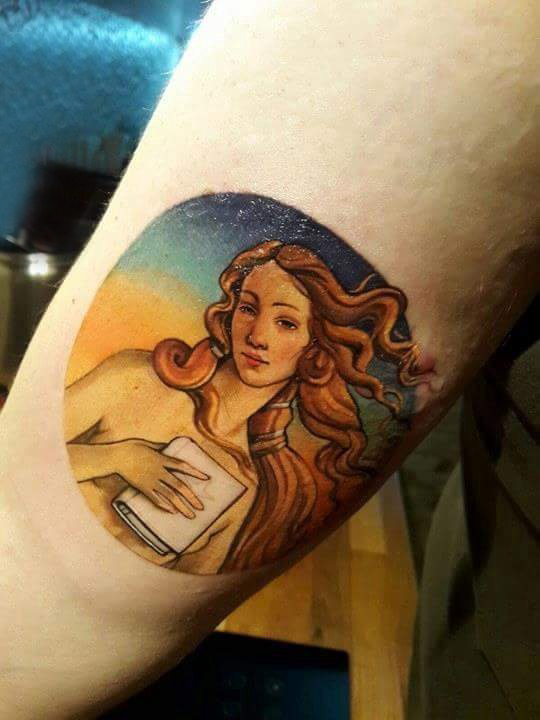 女孩人物纹身图案  女生小臂上彩绘的女孩人物纹身图片