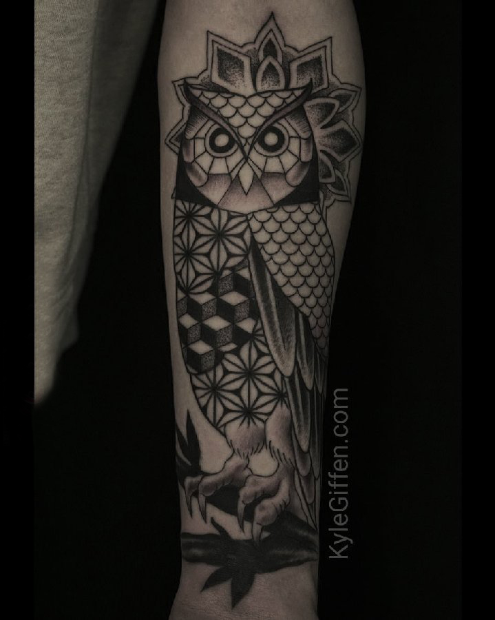纹身猫头鹰  女生手臂上猫头鹰和几何纹身图片