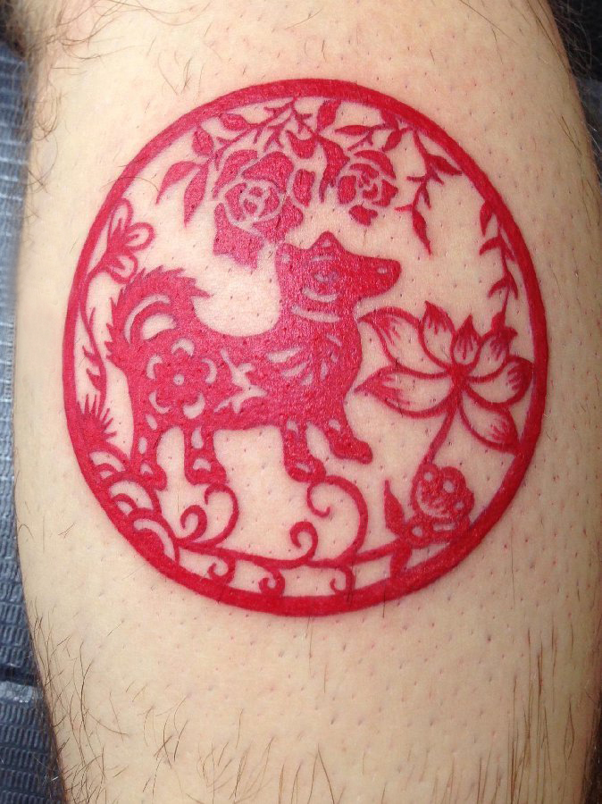 百乐动物纹身  男生大腿上红色的动物纹身图片