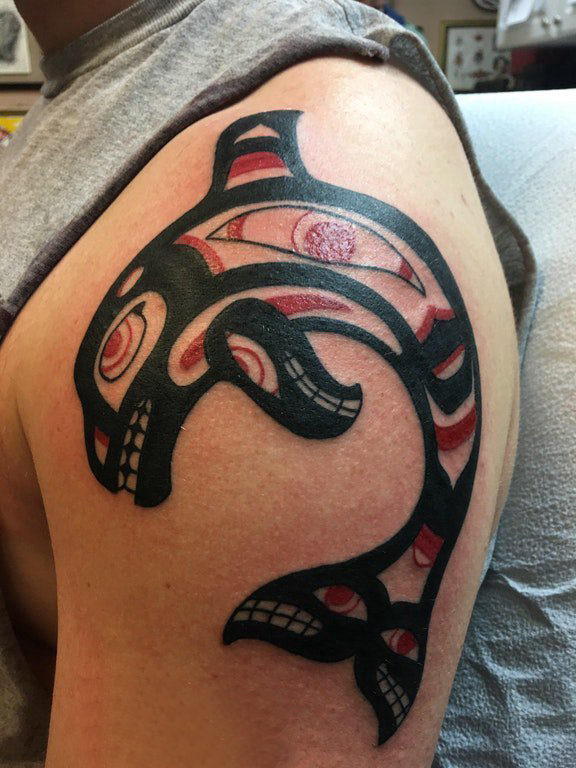 大臂纹身图 男生大臂上凶猛的鲨鱼纹身图片