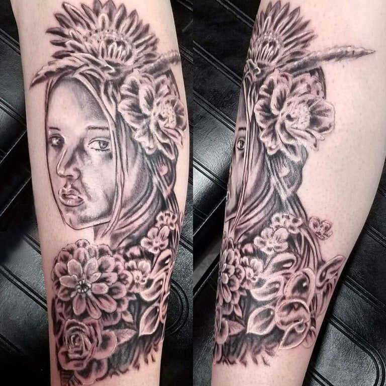 女孩和花朵纹身图案  女生手臂上女孩和花朵纹身图片