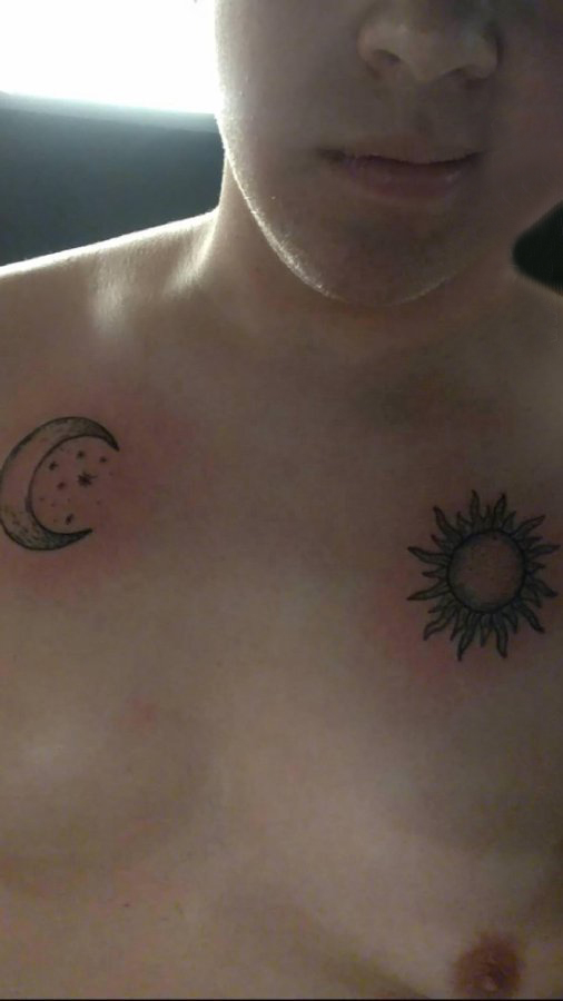 纹身太阳月亮  男生胸上太阳和月亮纹身图片