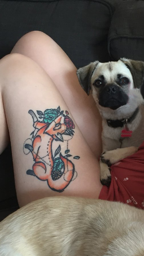 九尾狐狸纹身图片 女生大腿上花朵和狐狸纹身图片