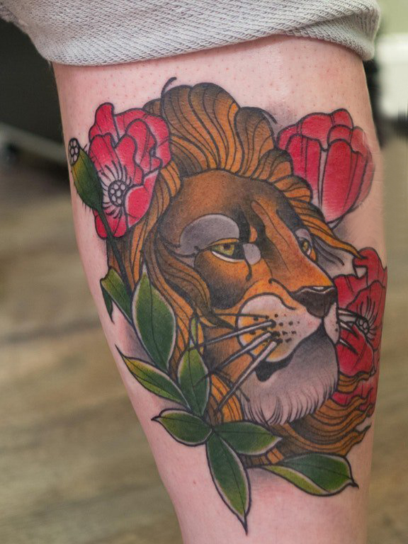 狮子王纹身  女生小腿上彩绘的狮子王纹身图片