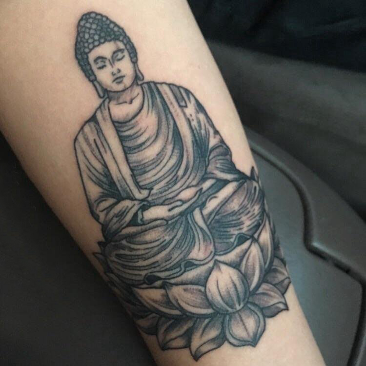 纹身佛 女生手臂上莲花和佛像纹身图片