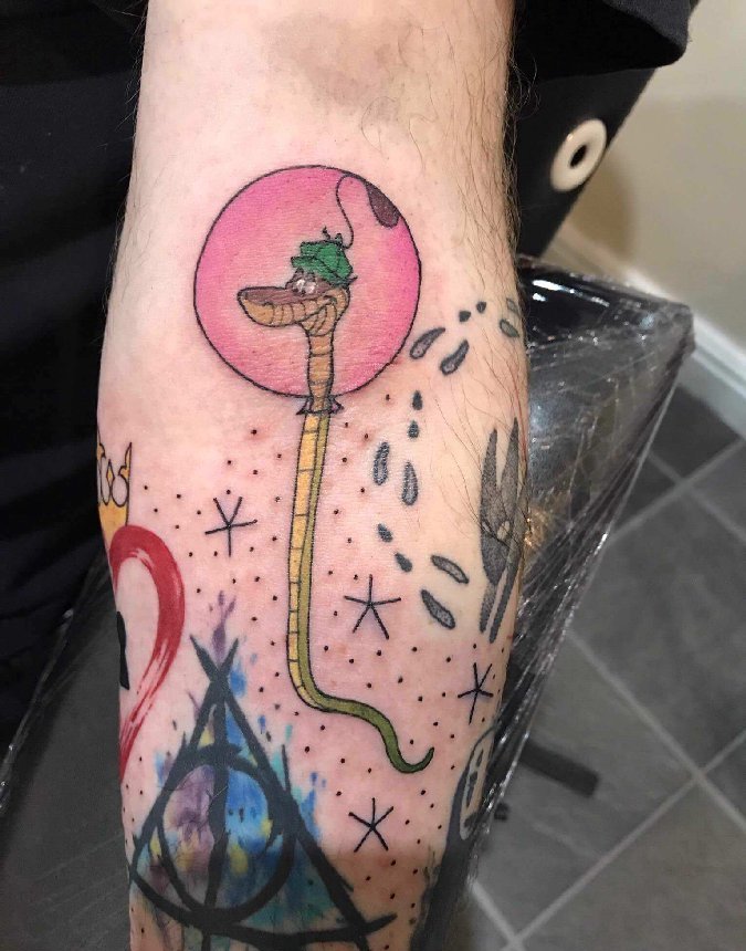 蛇的纹身图案小图 男生手臂上气球和蛇纹身图片