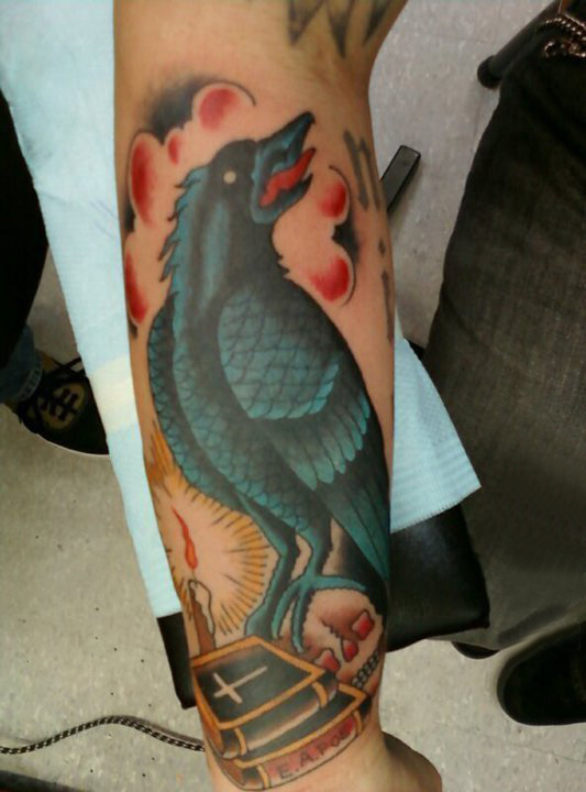纹身鸟  男生小臂上彩绘的鸟纹身图片
