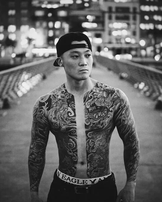 看欧美帅哥怎样玩转纹身