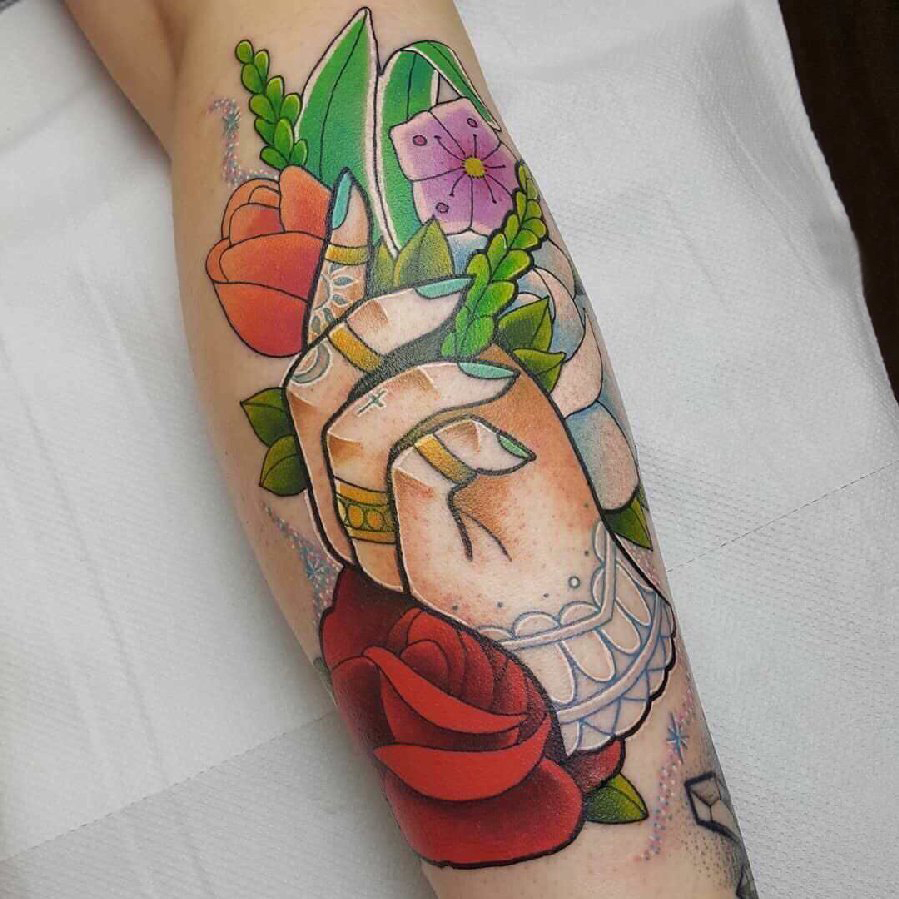 欧美小腿纹身 女生小腿上手部和植物纹身图片