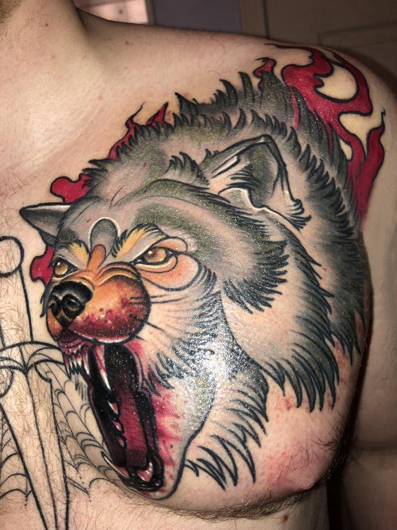百乐动物纹身  男生肩部彩绘的百乐动物纹身图片