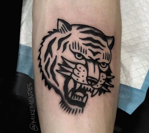 百乐动物纹身 男生手臂凶猛的老虎纹身图片