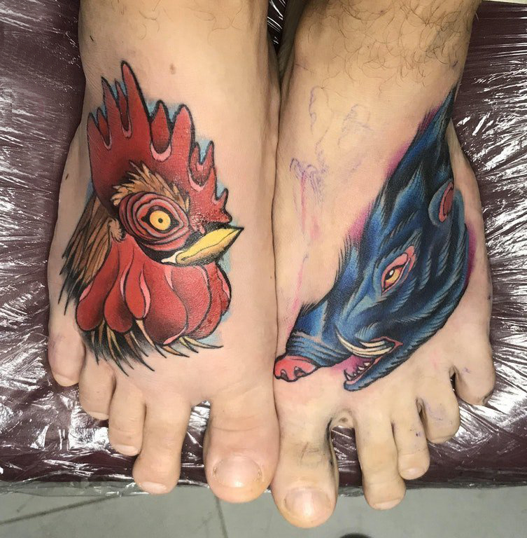 百乐动物纹身  女生脚背上鸡和野猪纹身图片