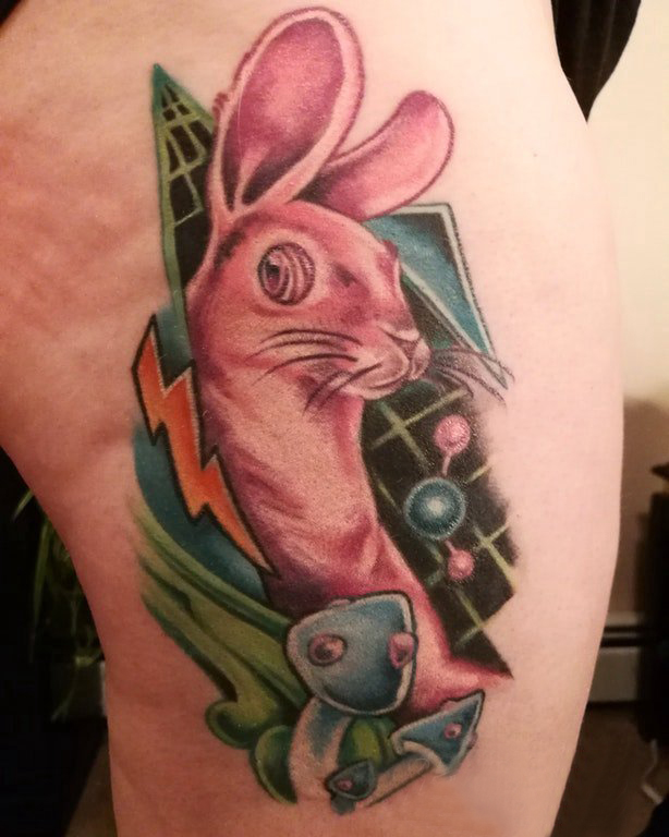 垂耳兔子纹身 女生大腿上蘑菇和兔子纹身图片