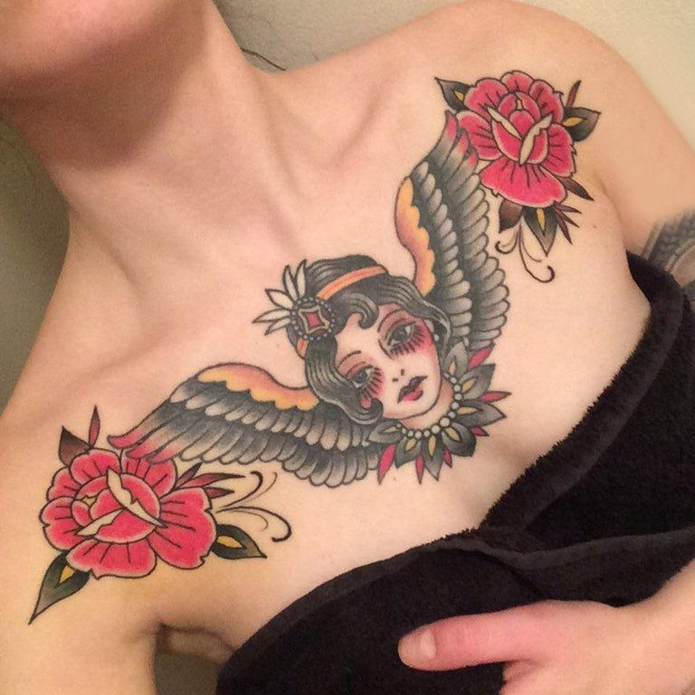 胸上纹身图案   女生胸上人物和翅膀纹身图片