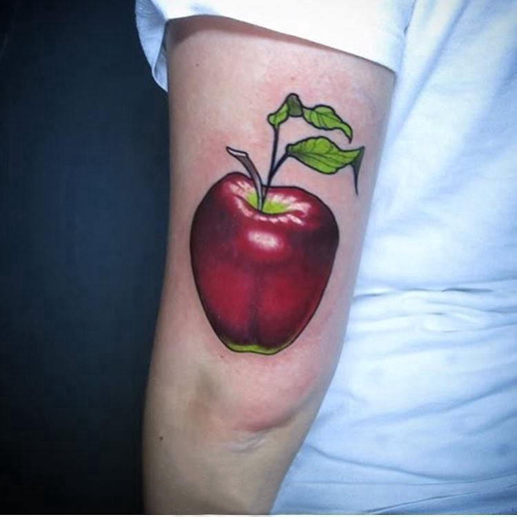 纹身食物 男生手臂上彩色的苹果纹身图片