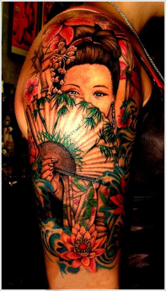 双大臂纹身 男生大臂上遮面的艺妓纹身图片