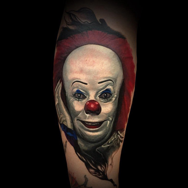 小丑纹身 男生手臂上逗趣的小丑纹身图片