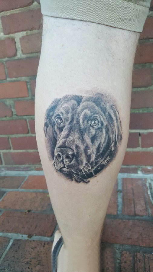 欧美小腿纹身 男生小腿上黑色的小狗纹身图片