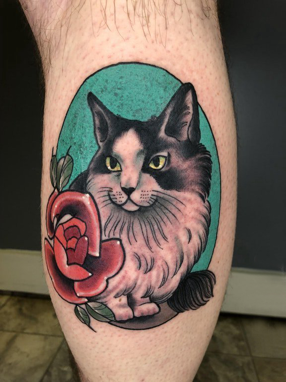 小动物纹身 男生小腿上玫瑰和猫咪纹身图片