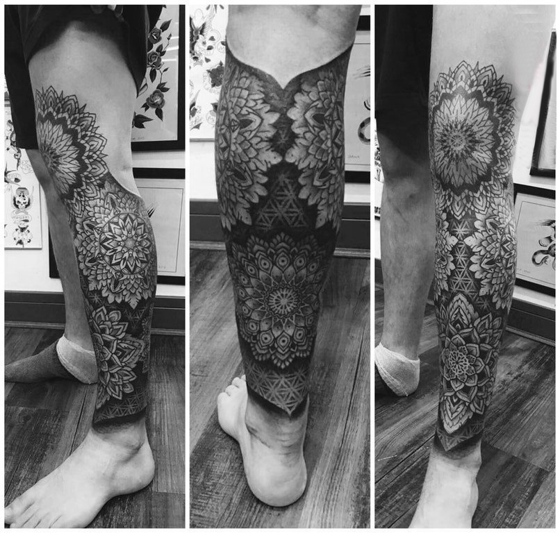 纹身黑色 男生小腿上黑色的梵花纹身图片