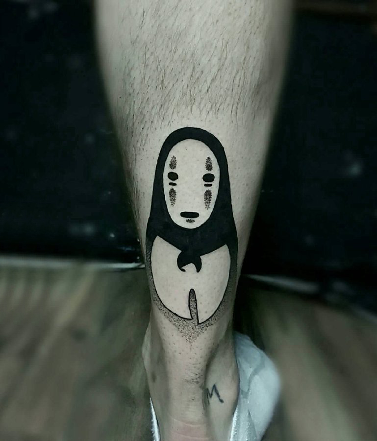 纹身卡通 男生小腿上黑色的无脸人纹身图片