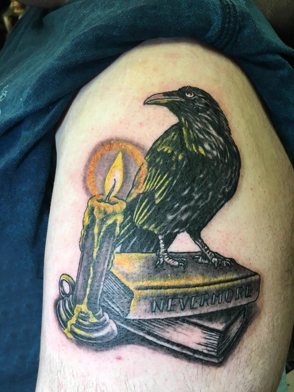 乌鸦纹身图 男生大腿上蜡烛和乌鸦纹身图片