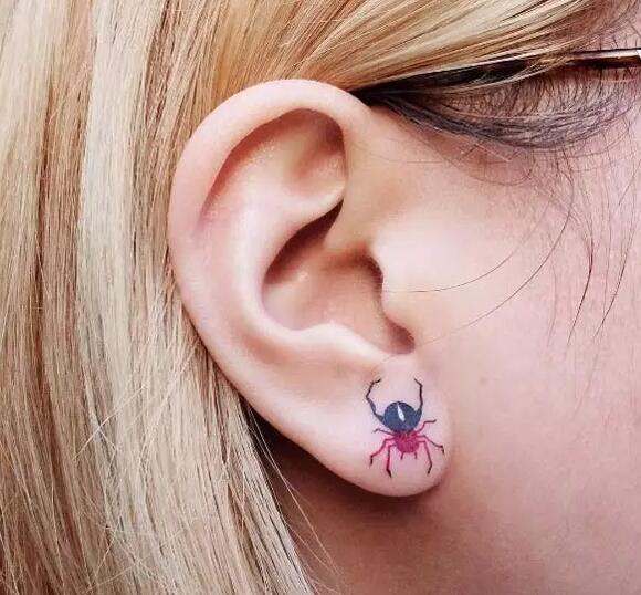 女孩耳朵后面好看的纹身图案