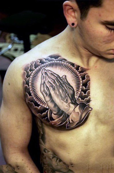 祈祷之手纹身图  黑灰写实的祈祷之手纹身图案