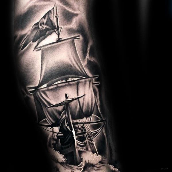 海盗纹身图案  黑灰色调的海盗纹身图案