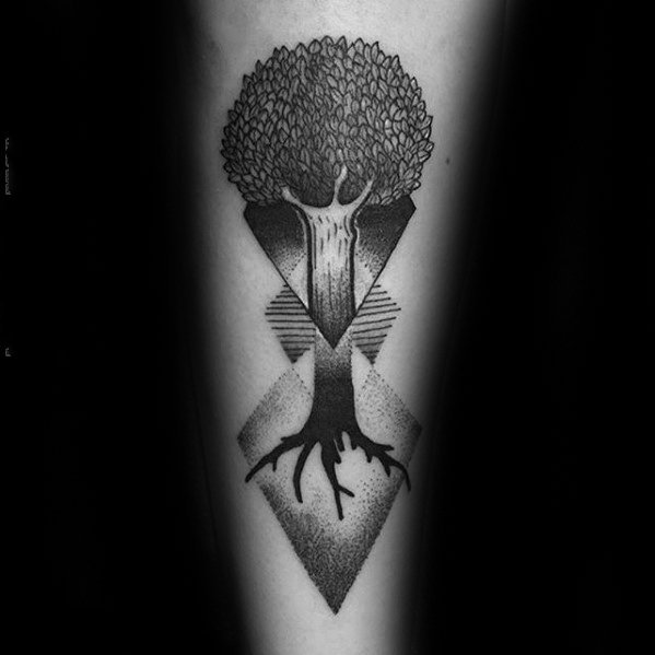 纹身小树  黑灰色调的小树纹身图案