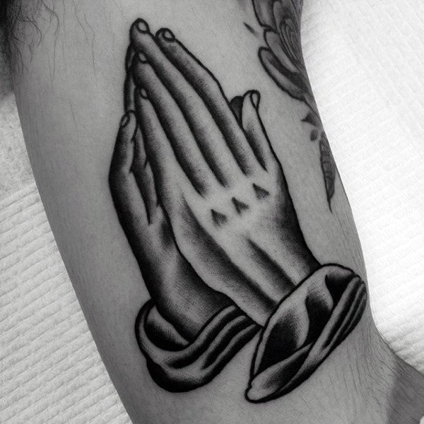 手部纹身图  虔诚祈祷的手部纹身图案