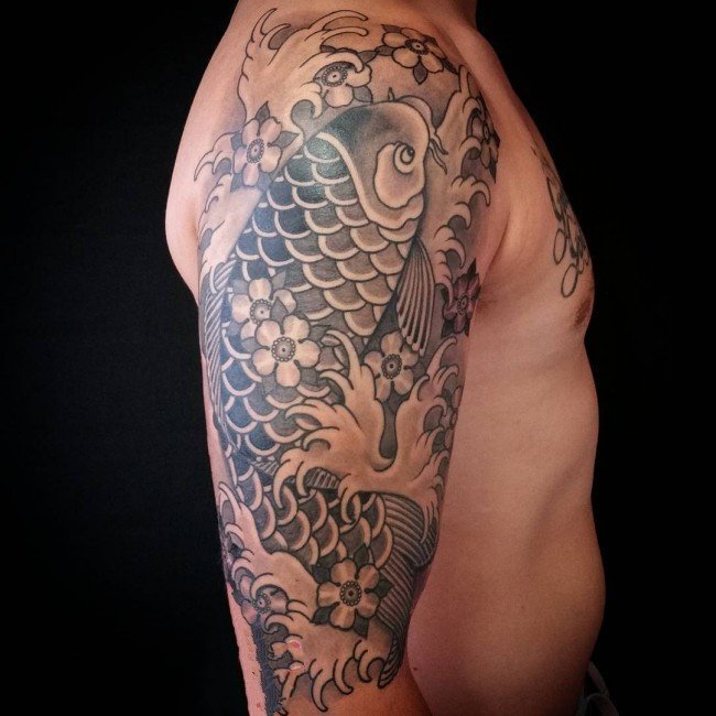 纹身锦鲤图案   寓意及吉祥的锦鲤纹身图案