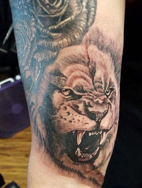 狮子头纹身图片   威猛慑人的狮子纹身图案