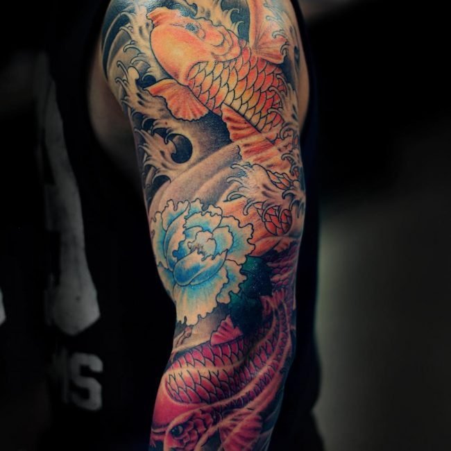 纹身锦鲤图案   色彩绚丽的锦鲤纹身图案