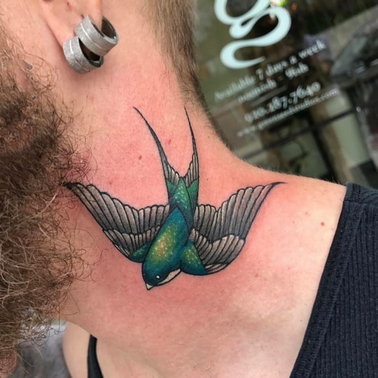 纹身鸟   自由翱翔的燕子纹身图案
