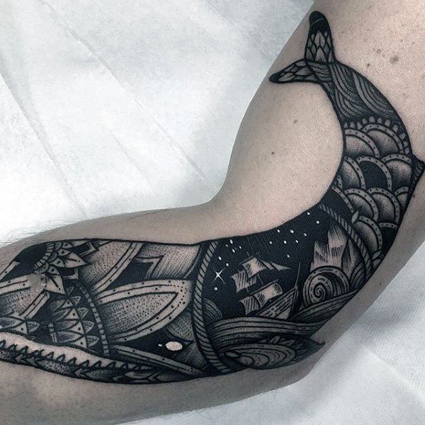 纹身鲸鱼  多款黑灰色的鲸鱼纹身图案